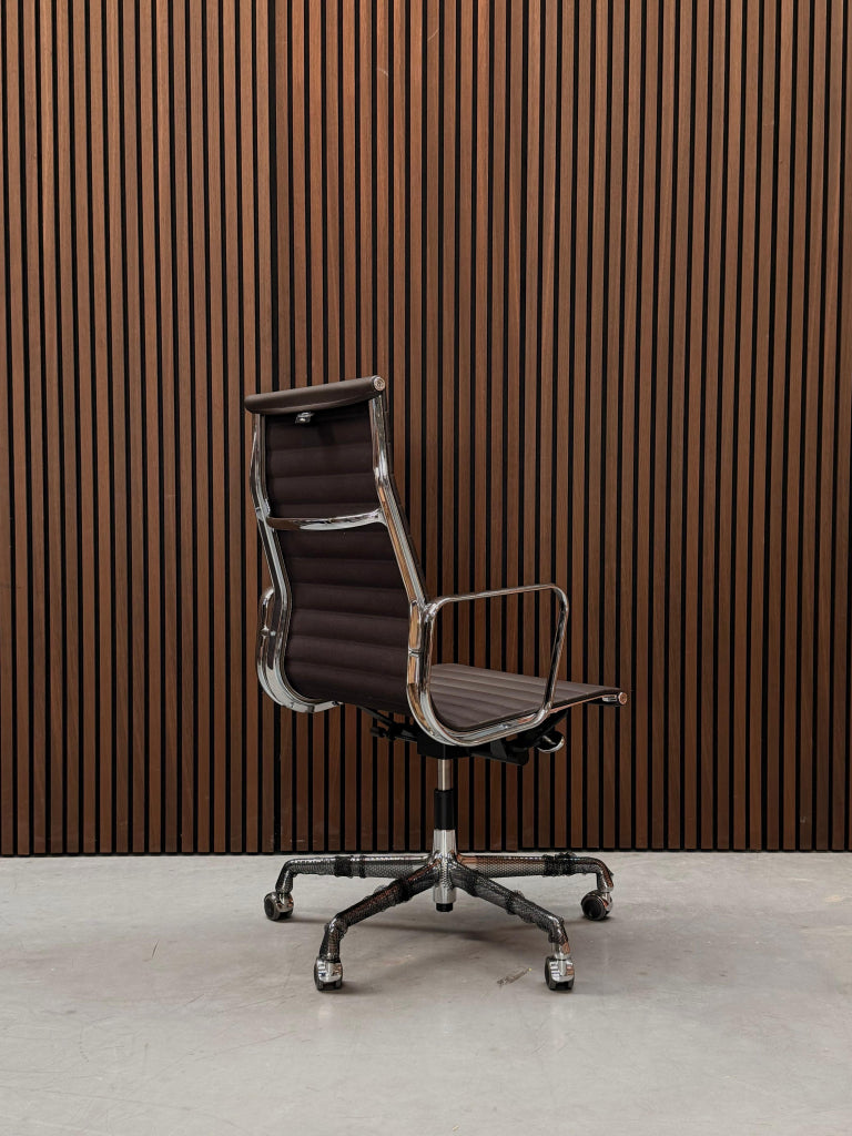 Vitra Eames Alumium chair - EA 119