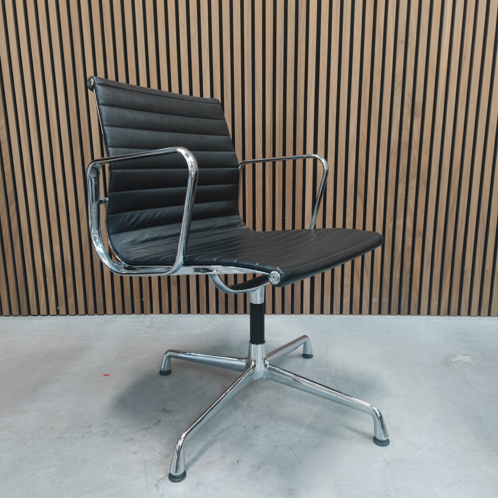 Vitra Eames EA 108 bureaustoel