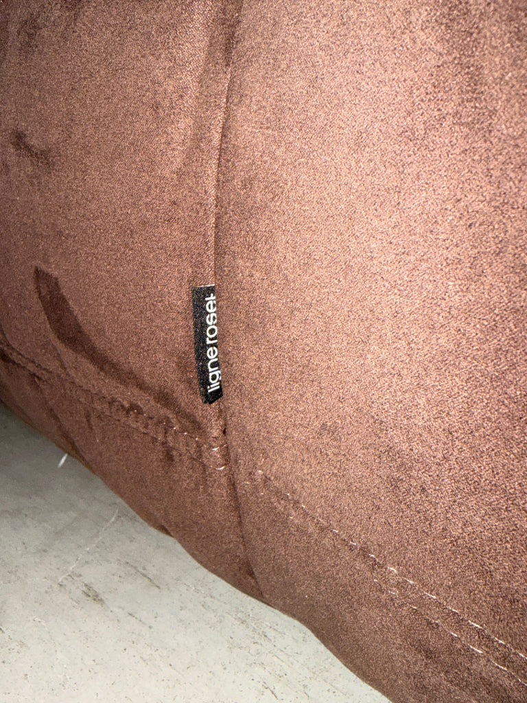 Ligne Roset Togo Small Settee 2-zits | Bruin Alcantara