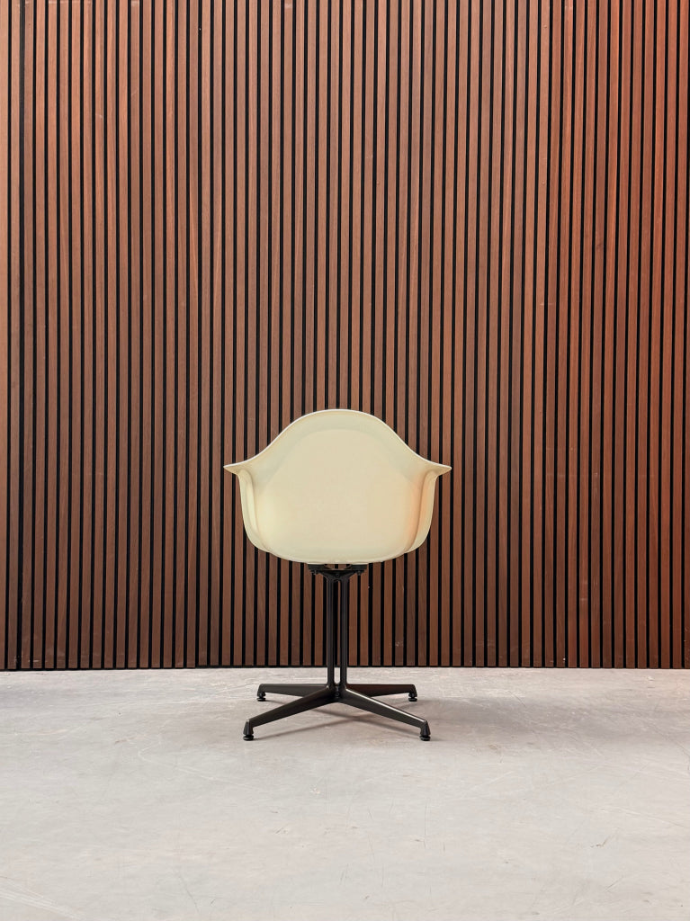 Vitra Eames Fiberglass DAL eetkamerstoel - Schaakbordpatroon