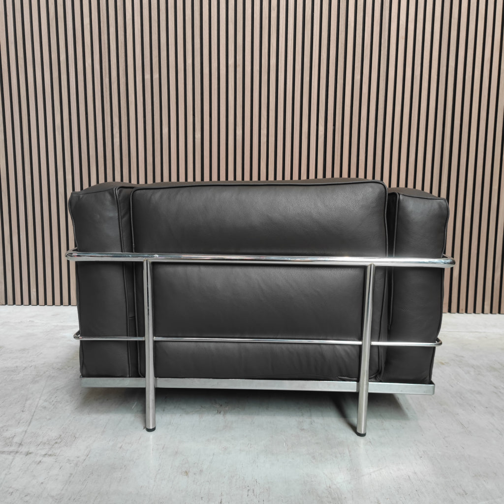 Cassina LC3 Fauteuil in Mokka Leder