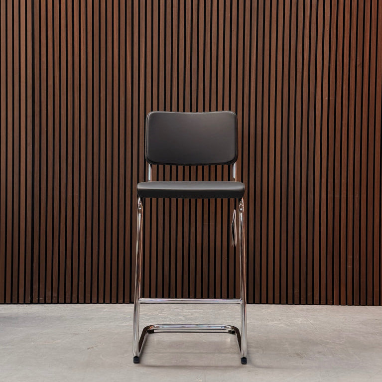 Thonet 532 PVH Bar Stool – Nero Beech