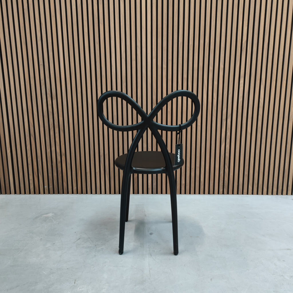 Qeebo-Black ribbon chair
