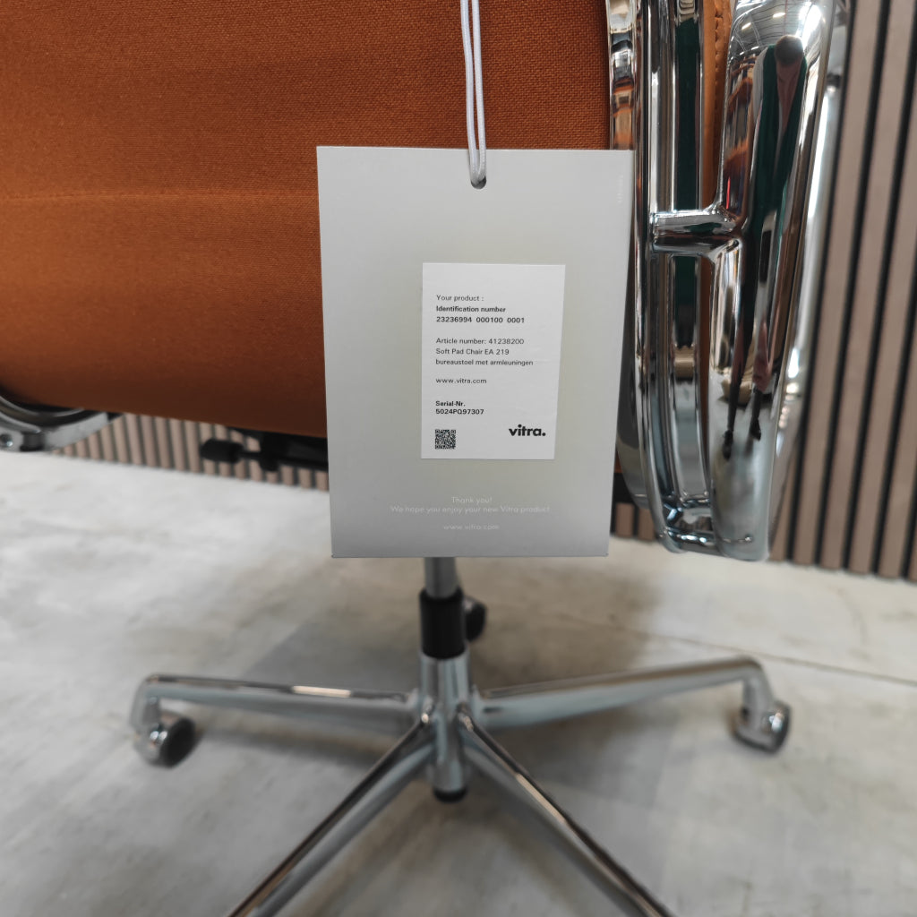 Vitra Eames EA 219 Soft Pad Stoel  Cognac Premium Leder