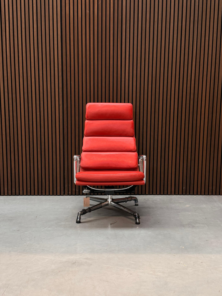 Vitra soft pad chair EA 222