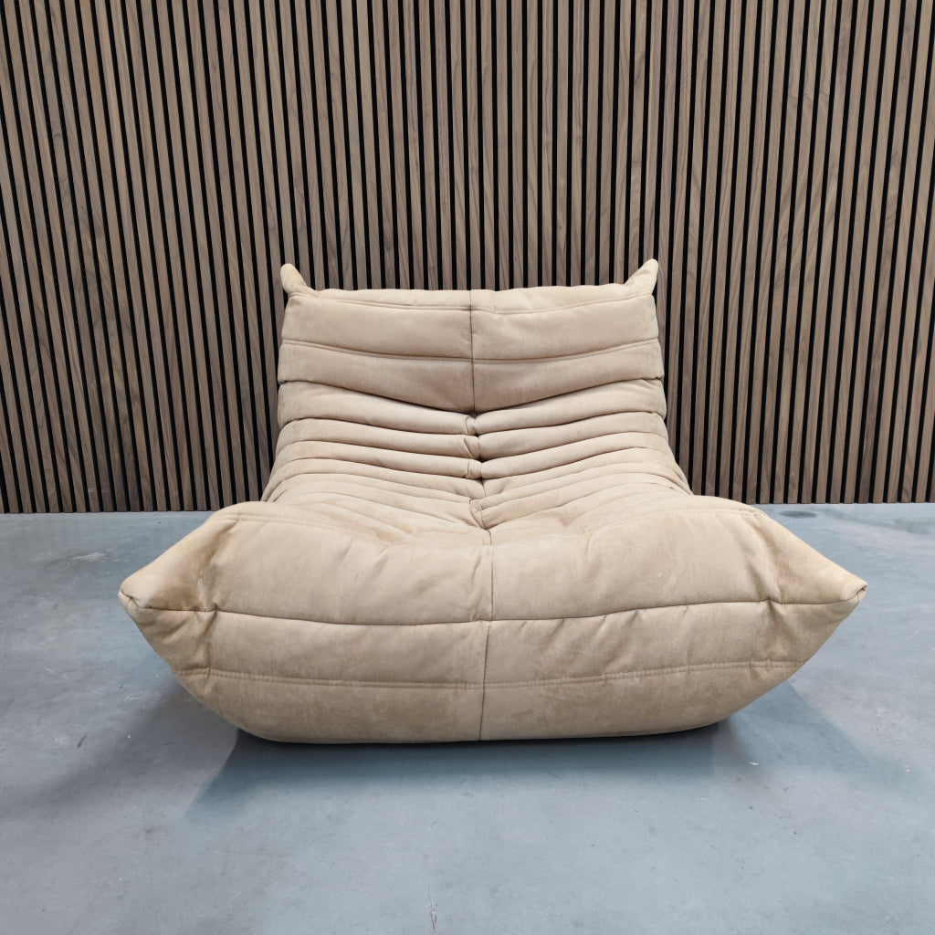 Ligne Roset Togo Chair 1-zits | Sand Alcantara