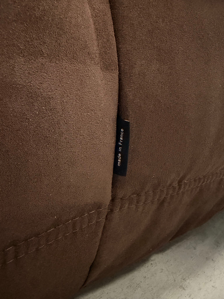 Ligne Roset Togo Large Settee 3-zits | Bruin Alcantara