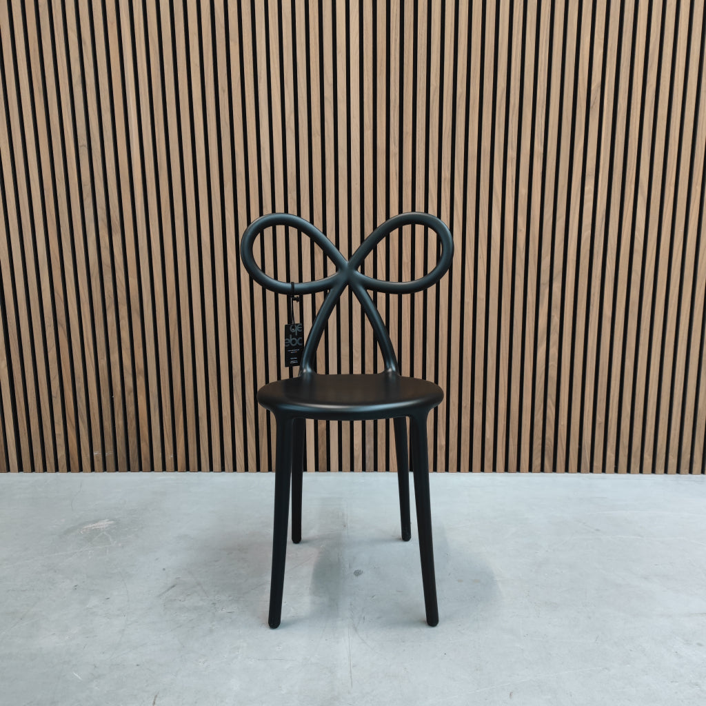 Qeebo-Black ribbon chair