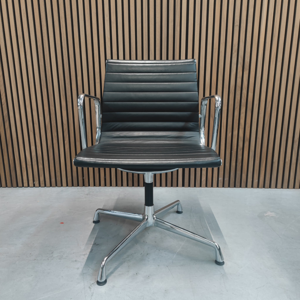 Vitra Eames EA 108 bureaustoel