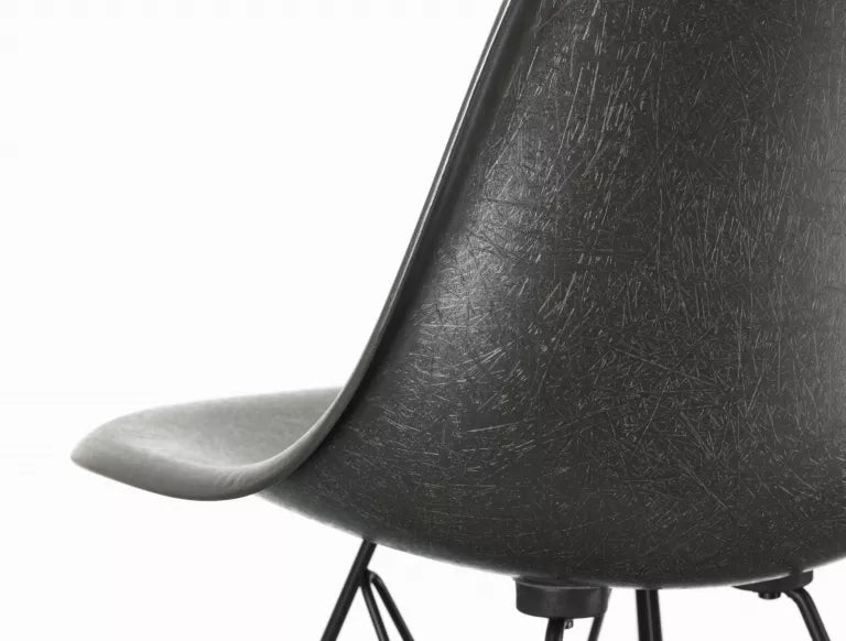 Vitra Eames DSX Fiberglass stoel zwart onderstel