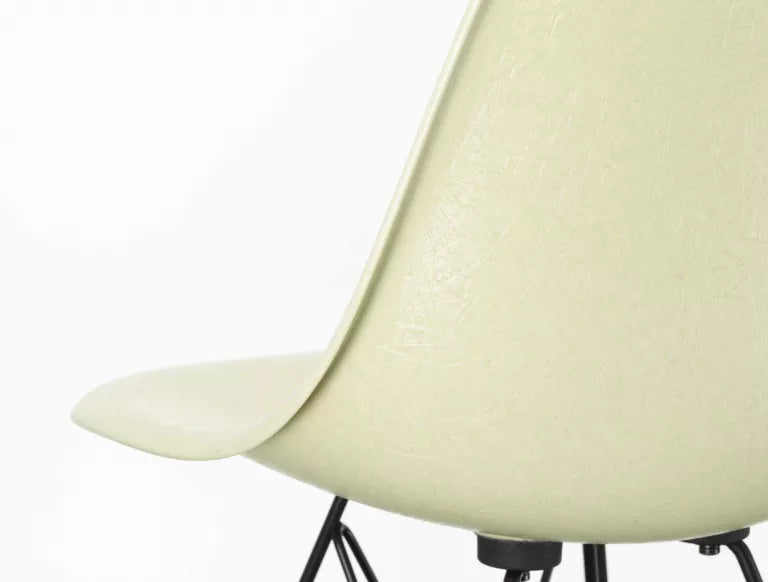 Vitra Eames DSR Fiberglass stoel chroom onderstel