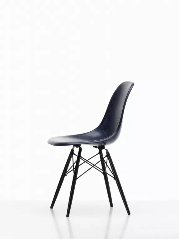 Vitra Eames DSW Fiberglass stoel essen honing