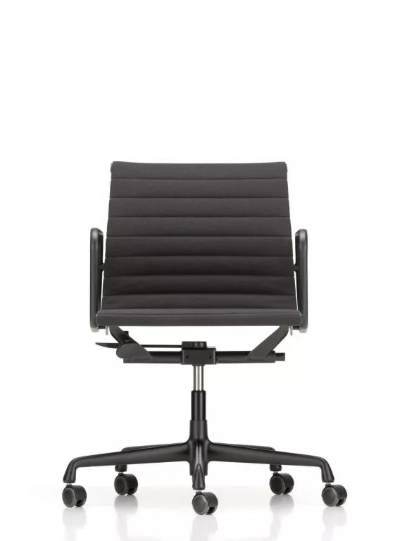 Vitra Aluminium Chair EA 117 draaibaar, zwart aluminium onderstel