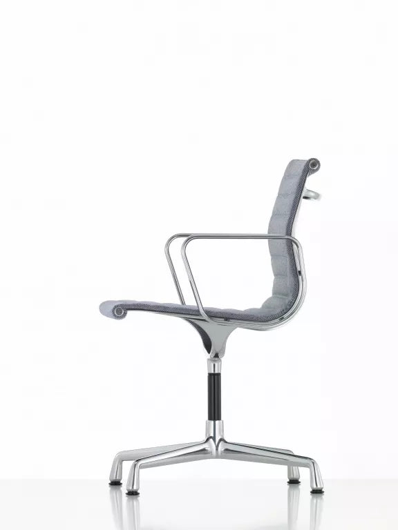 Vitra EA 104 chair