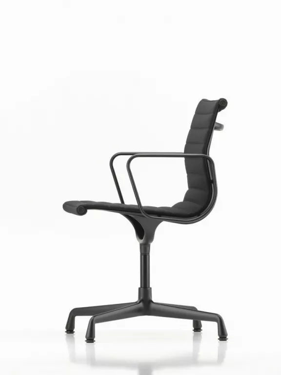 Vitra Aluminium Chair EA 104 bureaustoel zwart onderstel