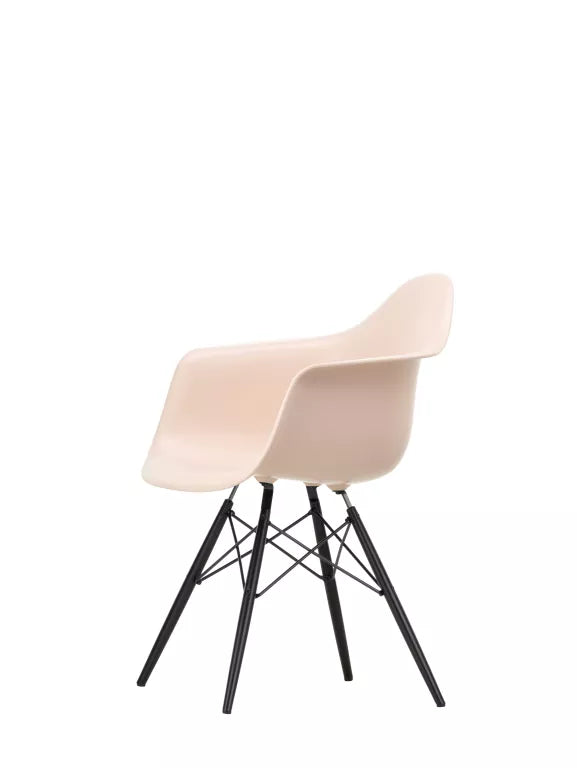 Vitra Eames DAW chair black maple base