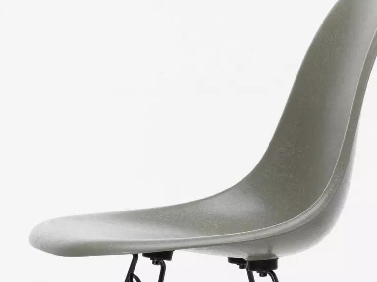 Vitra Eames DSR Fiberglass stoel chroom onderstel