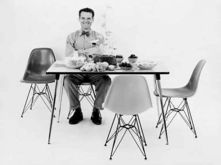 Vitra Eames DSW Fiberglass stoel essen honing