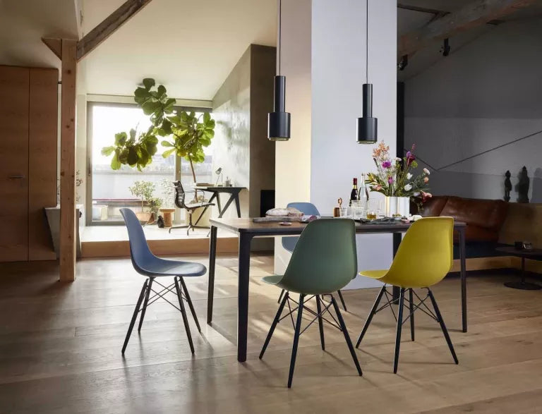 Vitra Eames DSW stoel zwart esdoorn onderstel