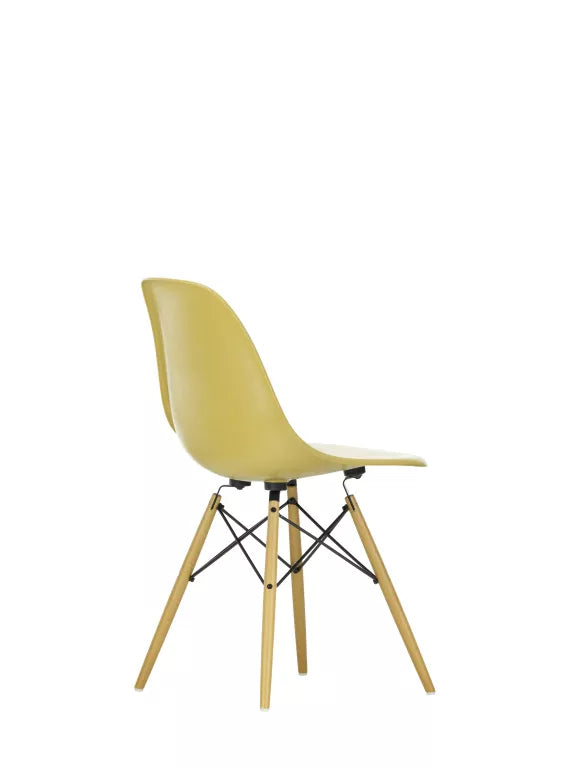 Vitra Eames DSW Fiberglass stoel geelachtig esdoorn