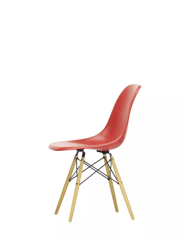 Vitra Eames DSW Fiberglass stoel geelachtig esdoorn