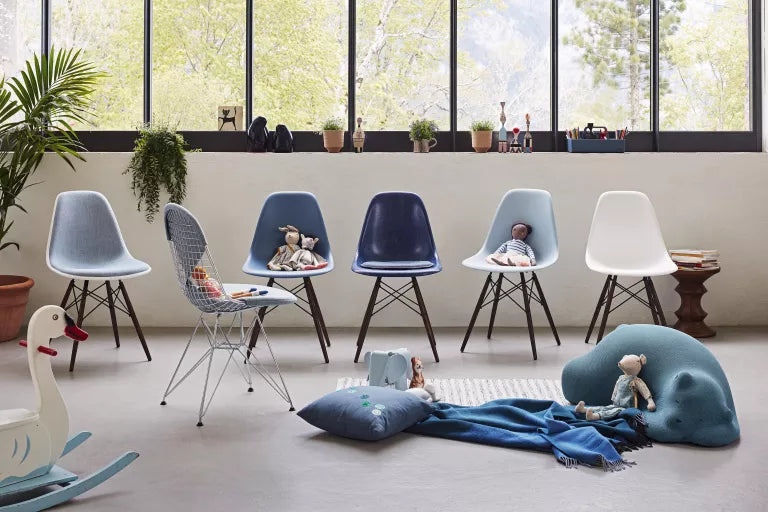 Vitra Eames DSW stoel donker esdoorn onderste