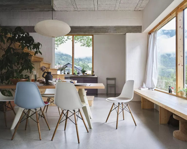 Vitra Eames DSW stoel geelachtig esdoorn onderstel