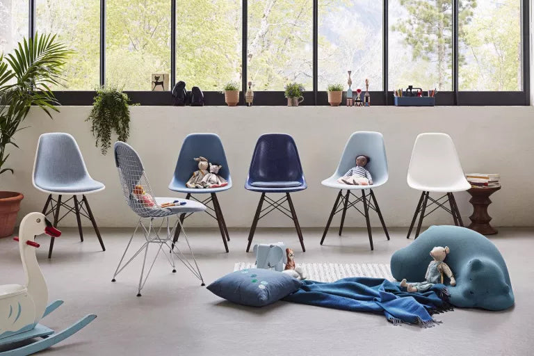 Vitra Eames DSW stoel zwart esdoorn onderstel