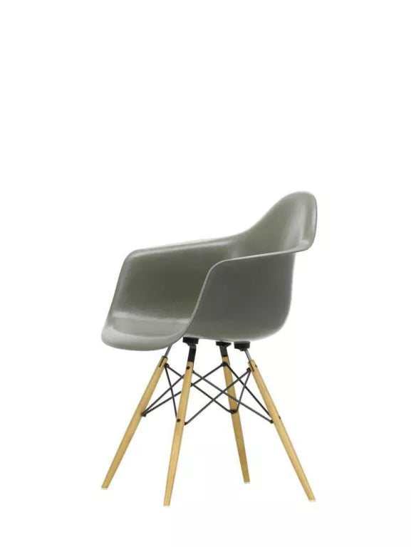 Vitra Eames DAW Fiberglass stoel geelachtig esdoorn