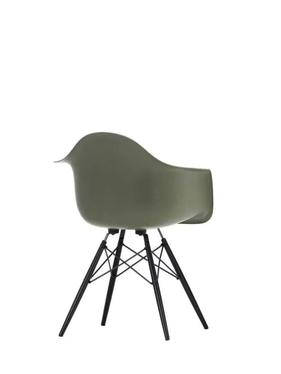 Vitra Eames DAW Fiberglass stoel zwart esdoorn