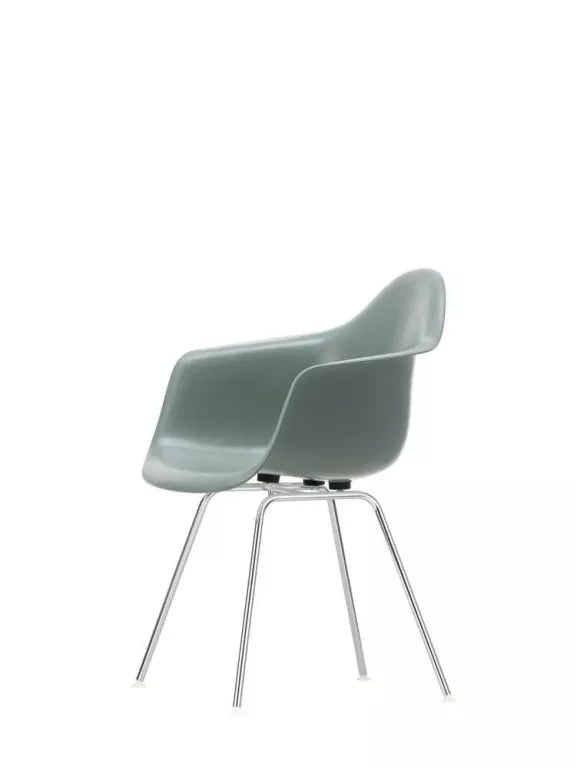 Vitra Eames DAX Fiberglass stoel chroom