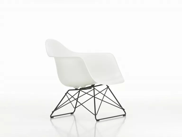 Vitra Eames LAR lounge chair black base