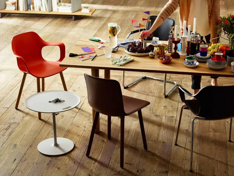 Vitra Hal Armchair Wood stoel donker eiken onderstel