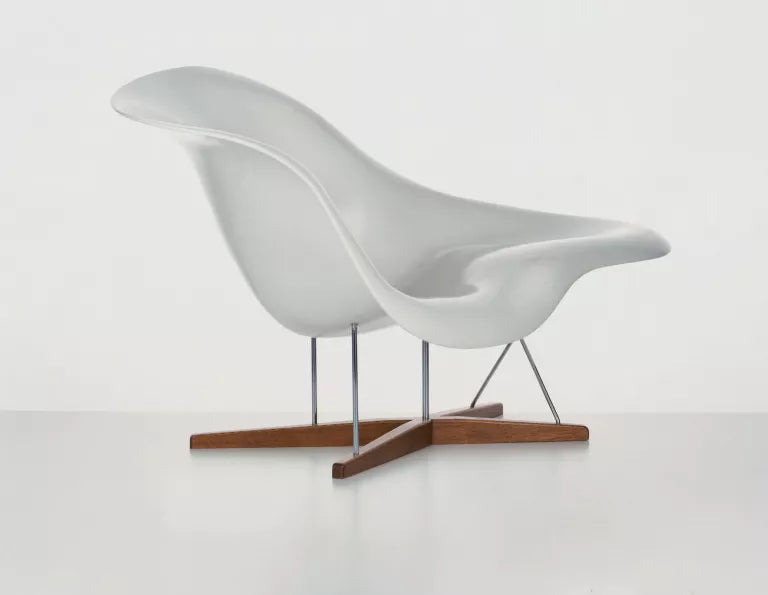 Vitra La chaise lounge chair