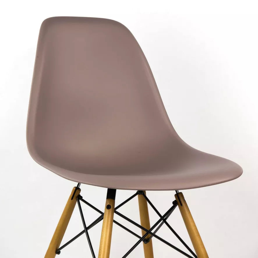 Vitra Eames DSW stoel met essen onderstel