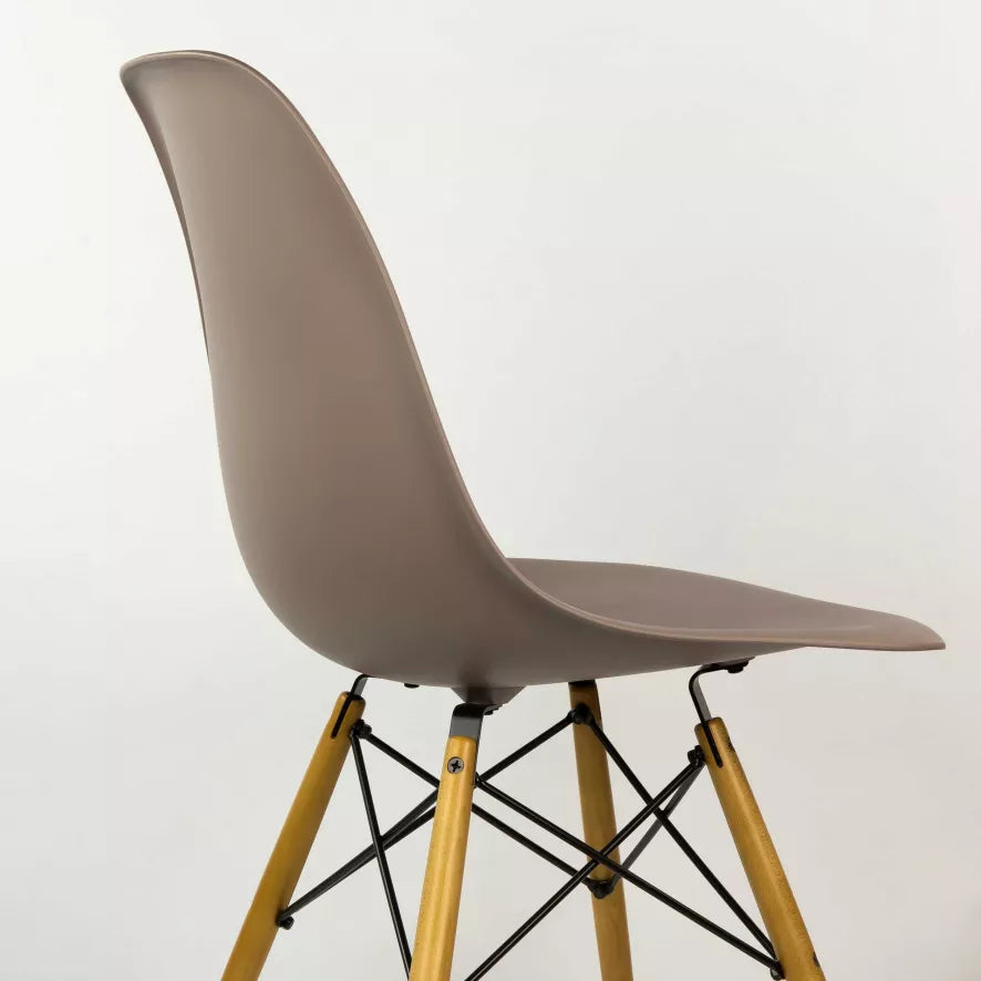 Vitra Eames DSW stoel met essen onderstel