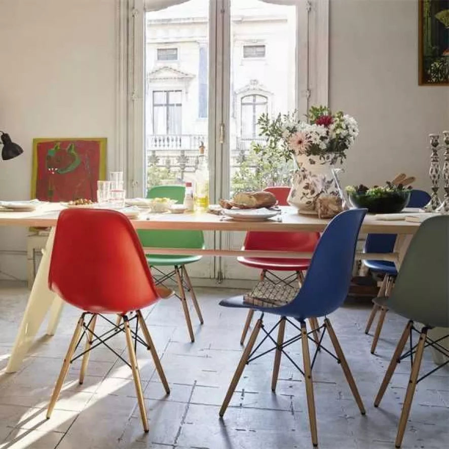 Vitra Eames DSW stoel met essen onderstel