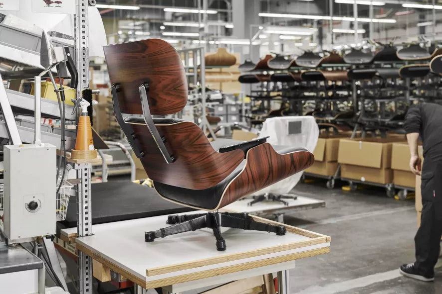 Vitra Eames Lounge chair fauteuil (nieuwe afmetingen) noten zwart